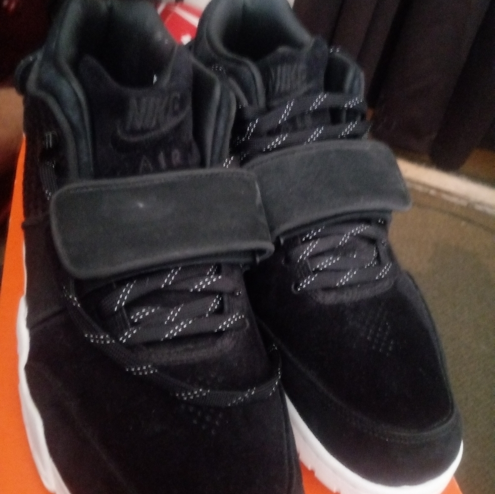 New pair of air cruz size 14 for men